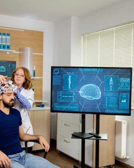 Les Avancées dans la Stimulation Cérébrale Profonde pour les Tremblements Essentiels : Revue des Essais Cliniques